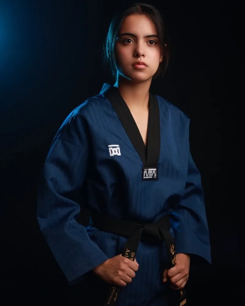 Retrato profesional de una atleta en estudio